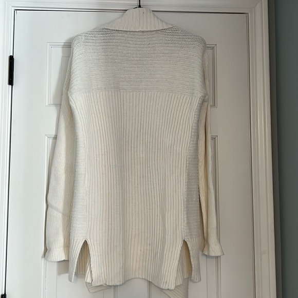 A Pea In A Pod Sweater - NEW WITH TAGS - Picture 3 of 4